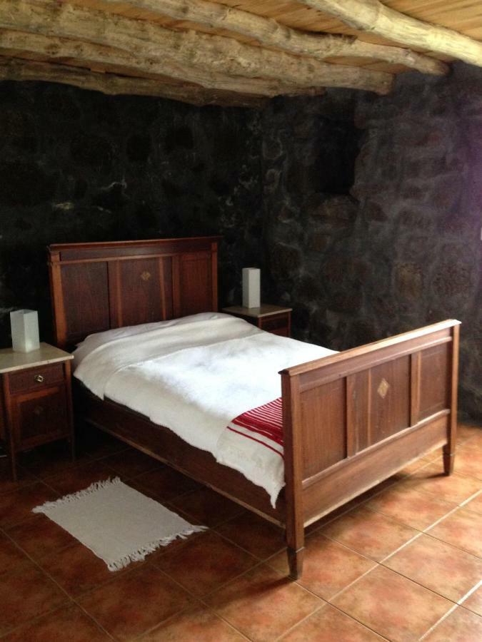 Casa Da Lava Guest House Sao Roque do Pico Ngoại thất bức ảnh